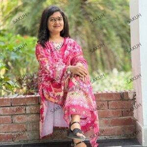 নারীদের জন্য আরামদায়ক মাইক্রো-স্ট্রেচ ফ্লোরাল প্রিন্টেড কুর্তি, প্যান্ট এবং ওড়না সেট